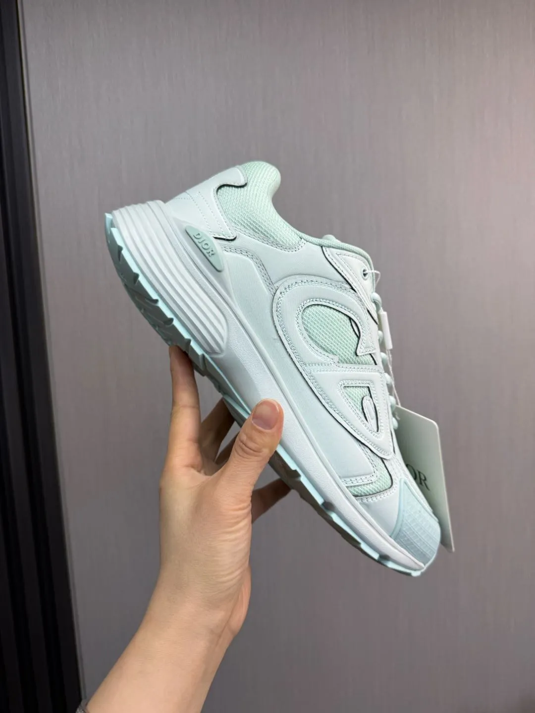 Men's men's shoes 💰740💰 D's Dior ~ New B30 Couple 👫 low-top sneakers ✅ are carefully made of gray mesh fabric and white technical fabric, decorated with reflective "CD30" graphic logo, and "DIO ~ B30" and "CD30" logos on the heel and tongue. An extra-light, sculpted rubber sole with signature accents adds style, while internal stretch details create ideal comfort. It can be matched with various casual styles to show the fashionable and modern sports style〰️ Size: 35-40 (customized at 40 for women) 39-45 (customized at 38.45 for men)